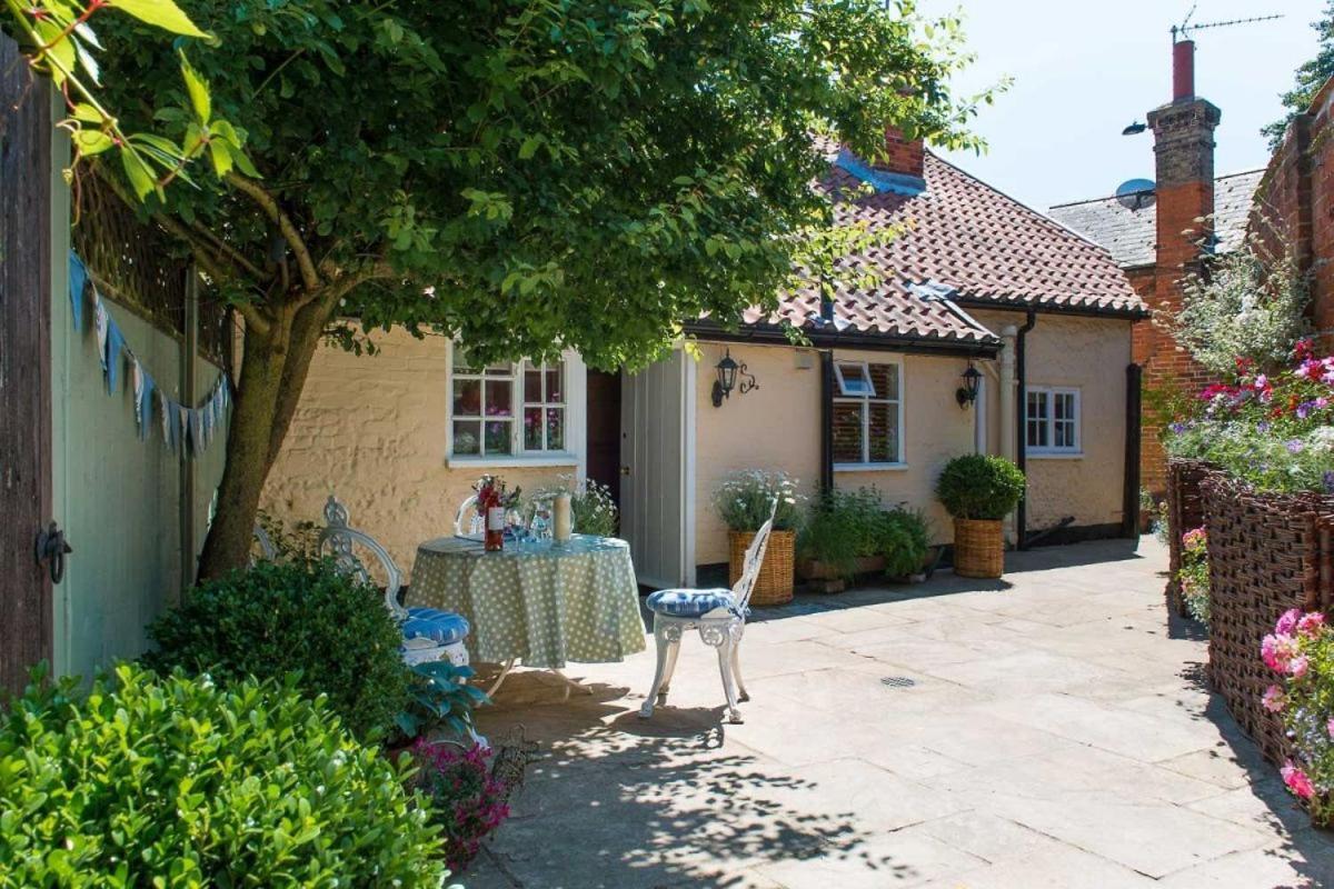 Wren Cottage, A Very Cosy Historic Coastal Cottage In A Pretty Little Village Wickham Market Eksteriør bilde