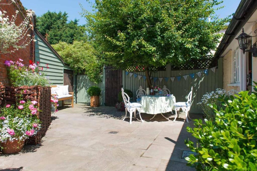 Wren Cottage, A Very Cosy Historic Coastal Cottage In A Pretty Little Village Wickham Market Eksteriør bilde