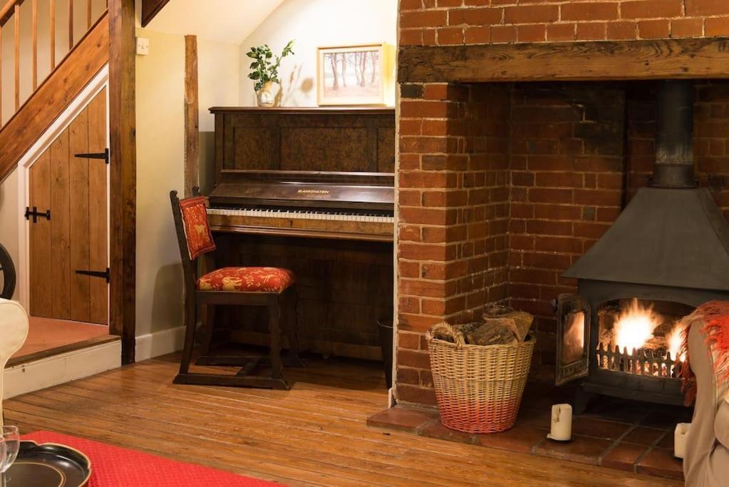 Wren Cottage, A Very Cosy Historic Coastal Cottage In A Pretty Little Village Wickham Market Eksteriør bilde